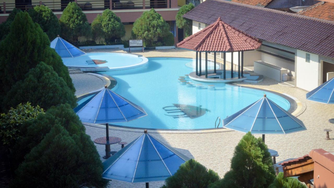 Uni Beach Hotel Pangandaran Buitenkant foto