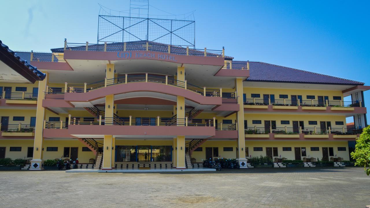 Uni Beach Hotel Pangandaran Buitenkant foto
