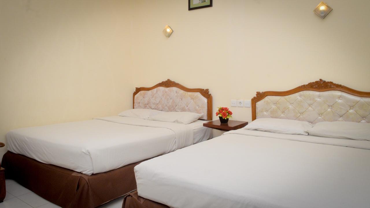 Uni Beach Hotel Pangandaran Buitenkant foto