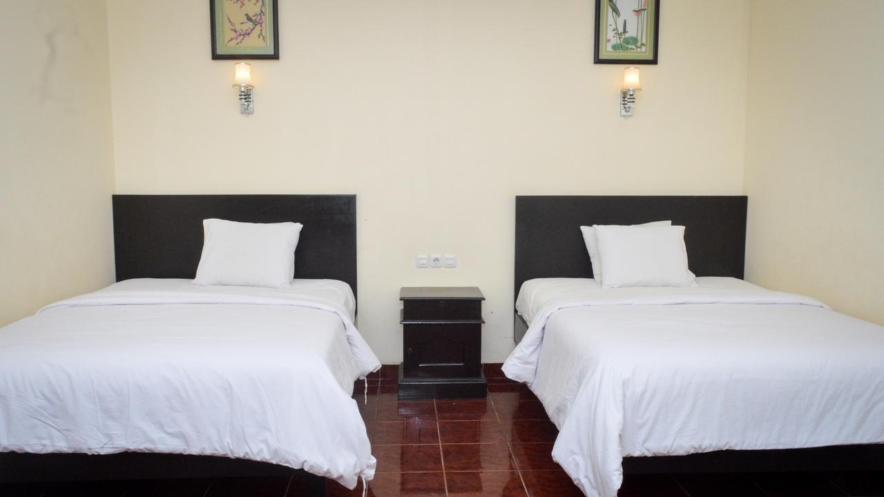 Uni Beach Hotel Pangandaran Buitenkant foto