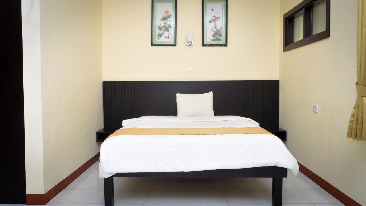 Uni Beach Hotel Pangandaran Buitenkant foto
