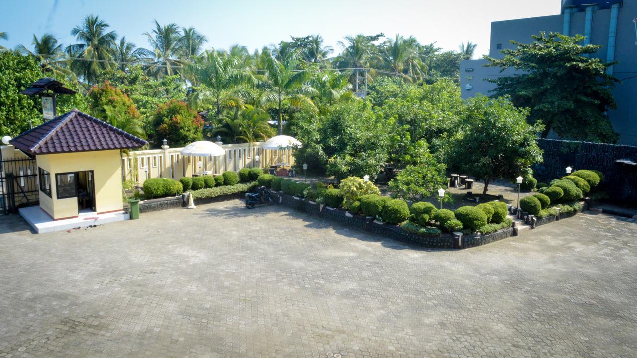 Uni Beach Hotel Pangandaran Buitenkant foto
