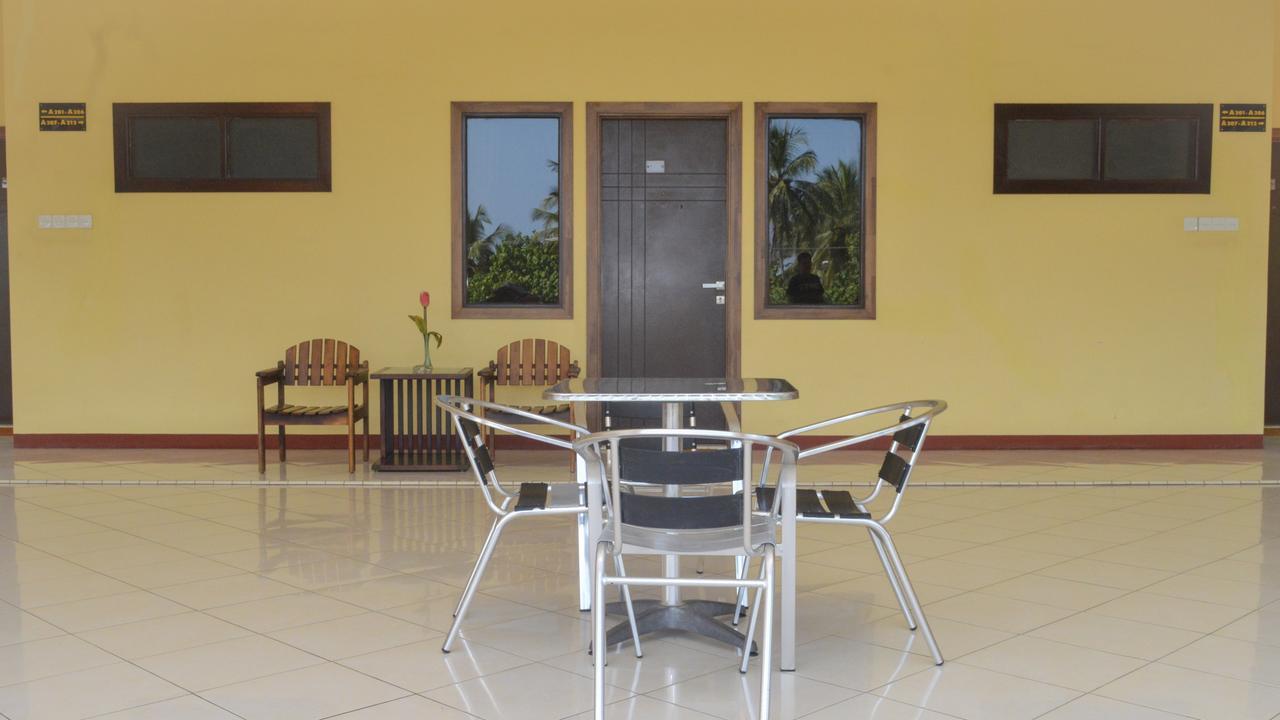 Uni Beach Hotel Pangandaran Buitenkant foto