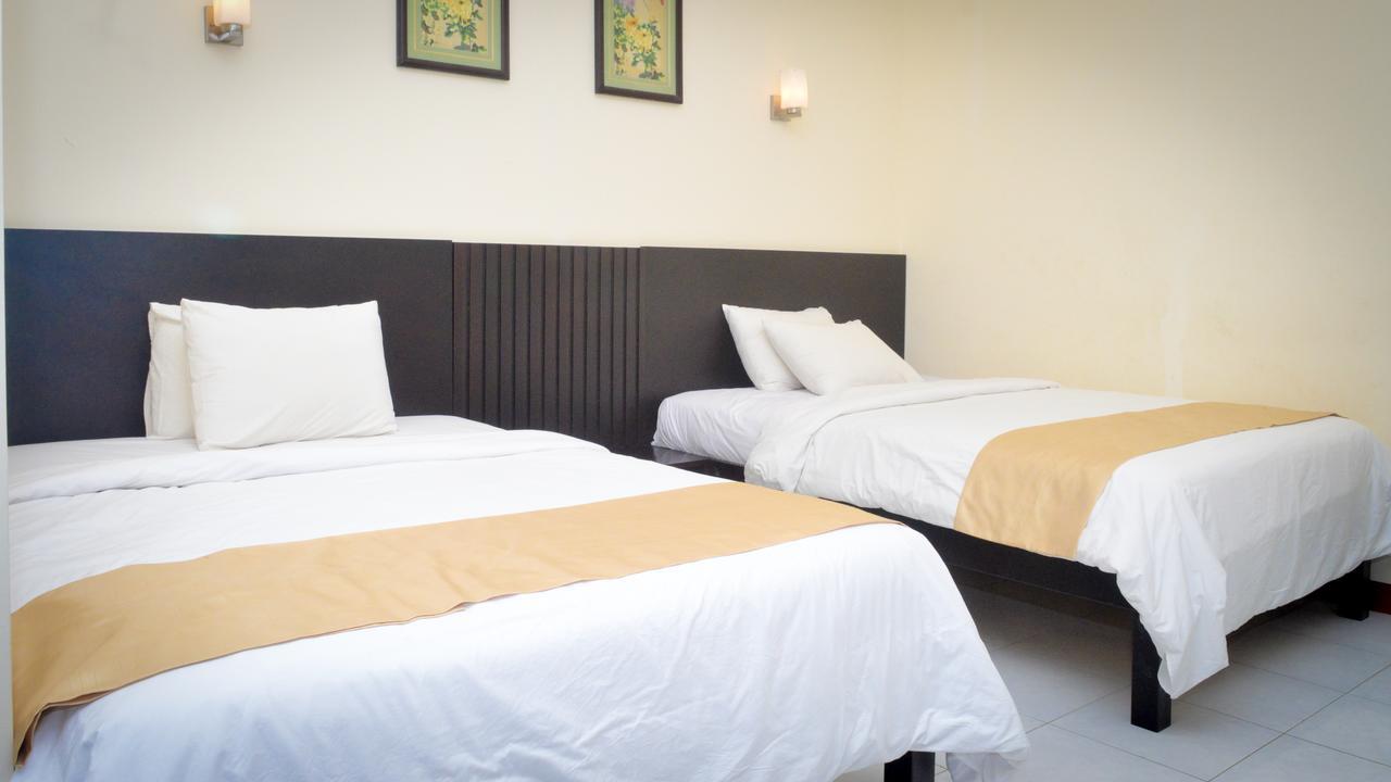Uni Beach Hotel Pangandaran Buitenkant foto
