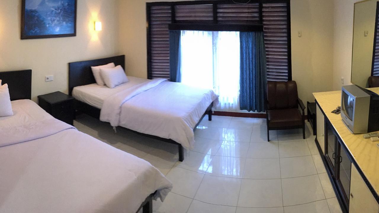 Uni Beach Hotel Pangandaran Buitenkant foto