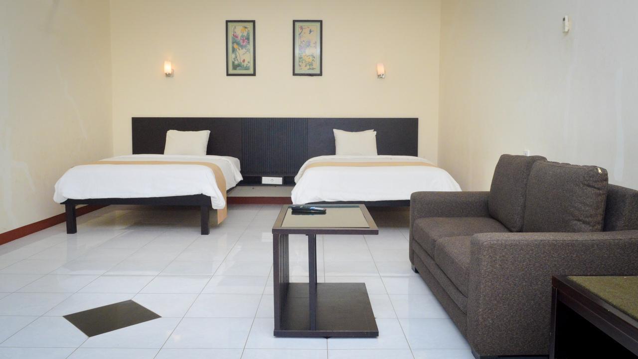 Uni Beach Hotel Pangandaran Kamer foto