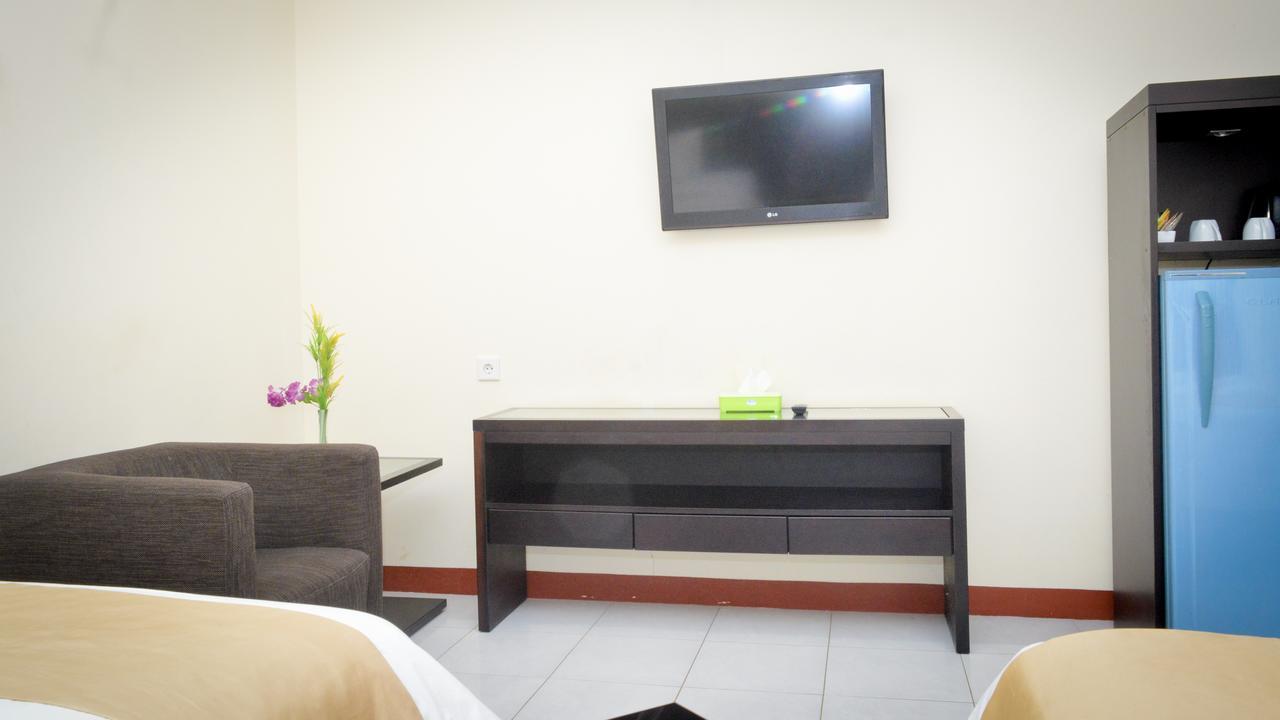 Uni Beach Hotel Pangandaran Kamer foto