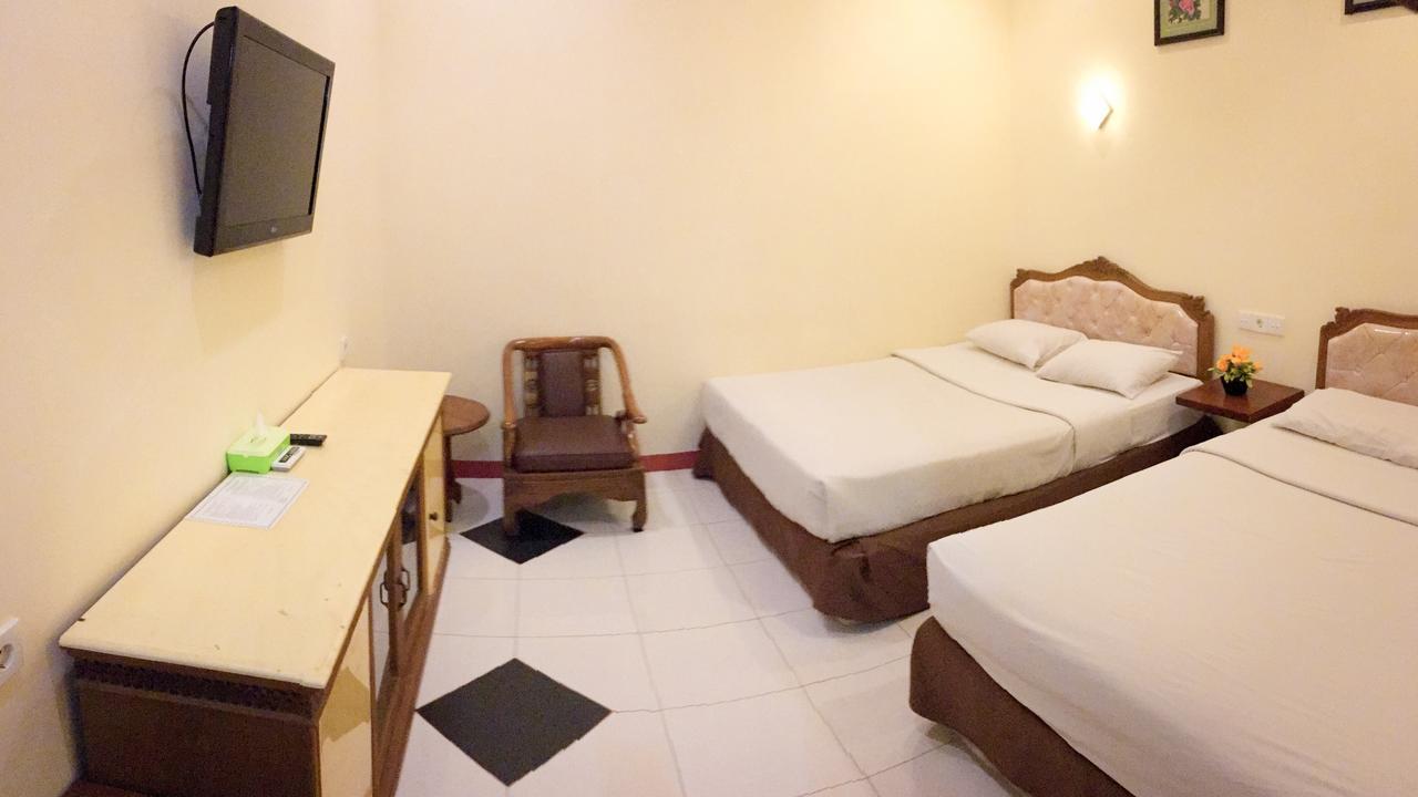 Uni Beach Hotel Pangandaran Kamer foto