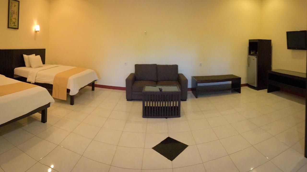 Uni Beach Hotel Pangandaran Kamer foto